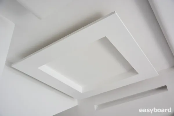 Decke mit einem äußeren Rand