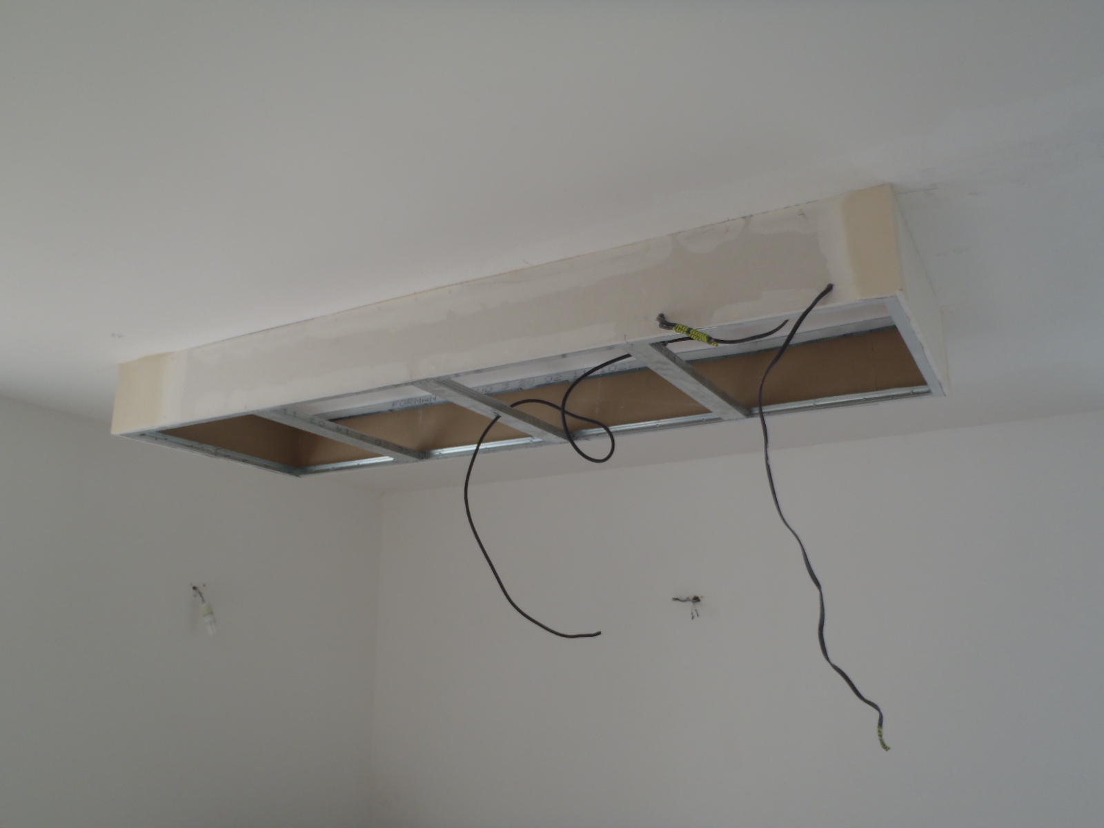 Dekoračný sadrokartónoý strop s nepriamym osvetlením